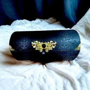 Vintage GHD Storage Box/Cigarette Box Holder/Wig Box
13”long x 7”high x 4.5”deep